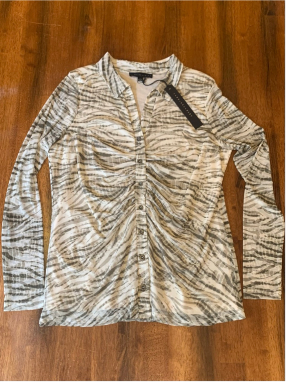 Jane & Delancey NWT Top Large Olive Green and Cream Animal Print Button down